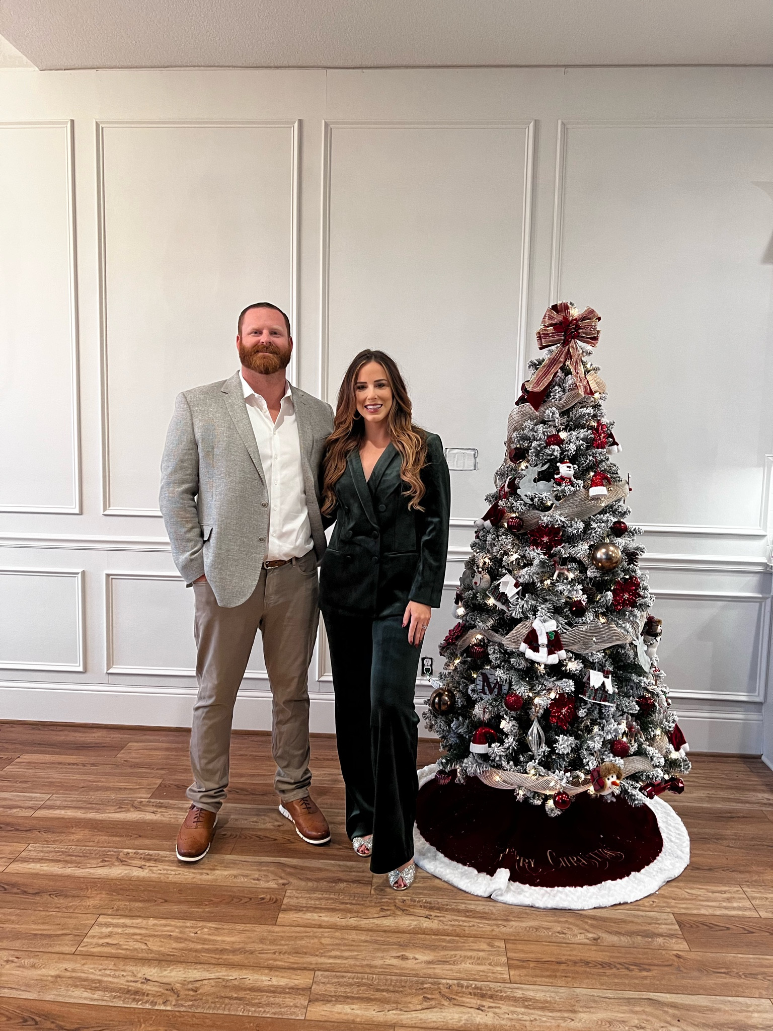 Holiday outfit.
Velvet suit.
Pant suit.
Christmas.
Power suit.
Size medium blazer & size 8 pants. Size down in the pants if your in between sizes. 

#LTKHoliday