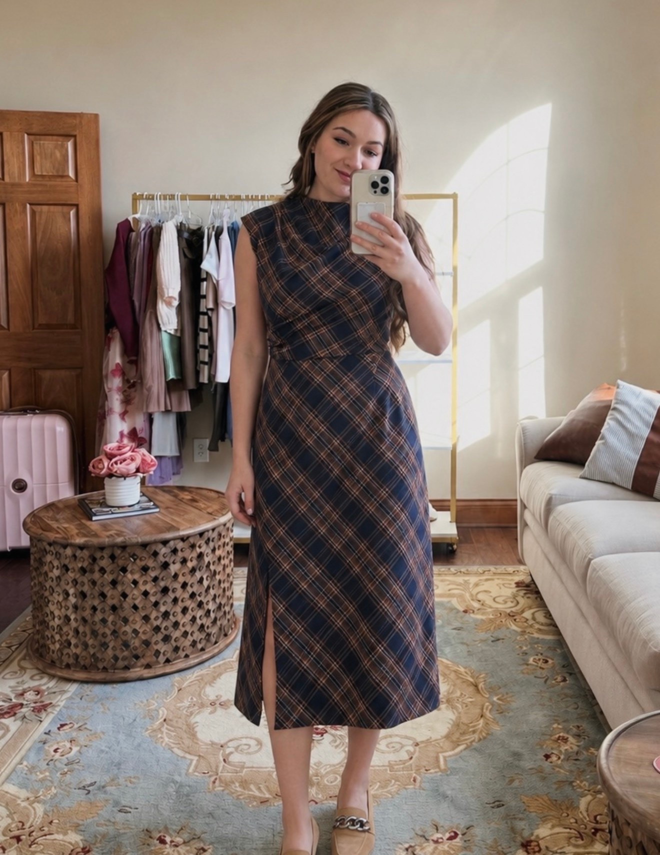 Beautiful midi dress that would be great as a work dress or business casual workwear #teacheroutfits #FallDress

#LTKootd #LTKSeasonal #LTKSaleAlert