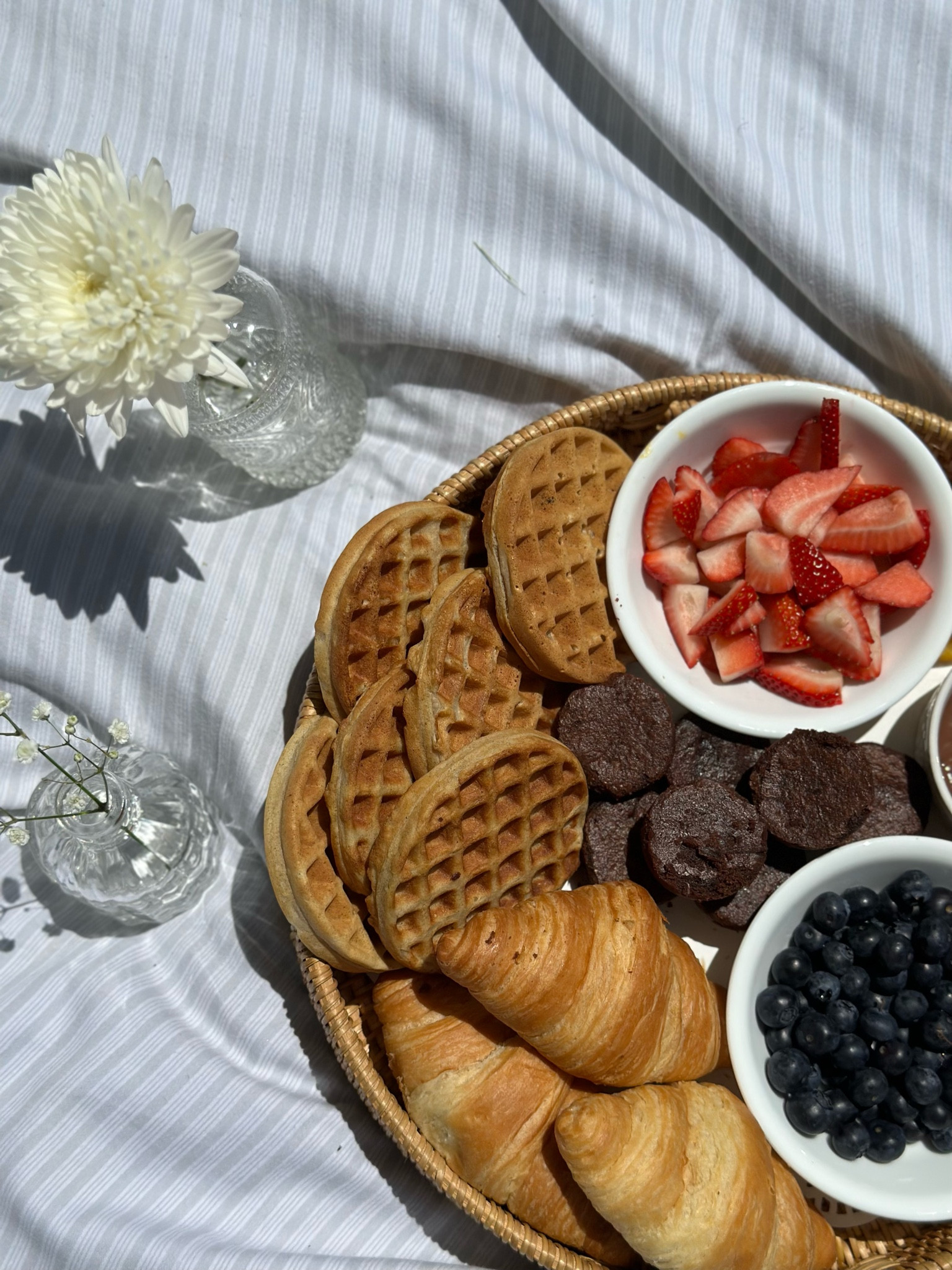Picnic season is around the corner!

Aesthetic picnic bud vase centerpiece flowers rattan round tray 

#LTKhome #LTKSeasonal #LTKunder50