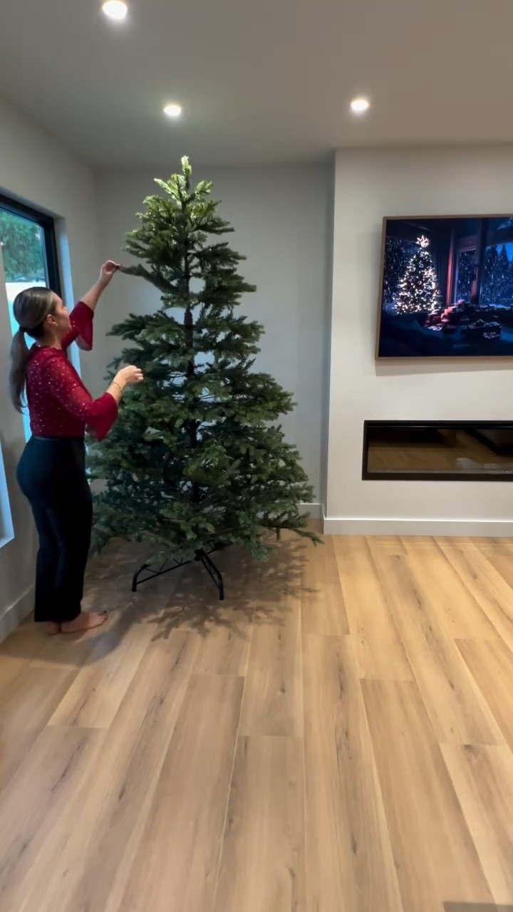 How is it already November? I’m usually a procrastinator when it comes to putting up the tree, but this year I was way too excited for my new 7.5’ Rushmore Fir Tree from @kingofchristmas.

Ways to shop:
1. Comment TREE and I’ll send you the direct link 
2. Shop my LTK link in bio

#christmas2025 #kingofchristmas #ad #gifted

#LTKHome #LTKSeasonal #LTKHoliday