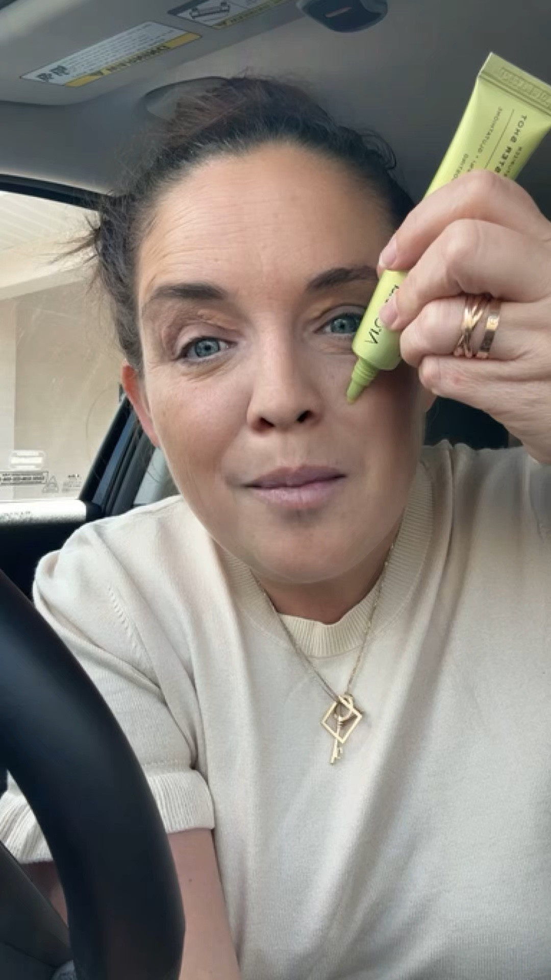 Mom life but make it GLOW ✨

This has been my quick little skincare reset when I’m running out the door (or sitting in the pickup line realizing I look exhausted 😅).

Day = vitamin C glow
Night = retinal reset

It’s basically my “look alive again” routine 😂

#momlife #skincarefinds #glowingskin #everydayroutine #realmomlife