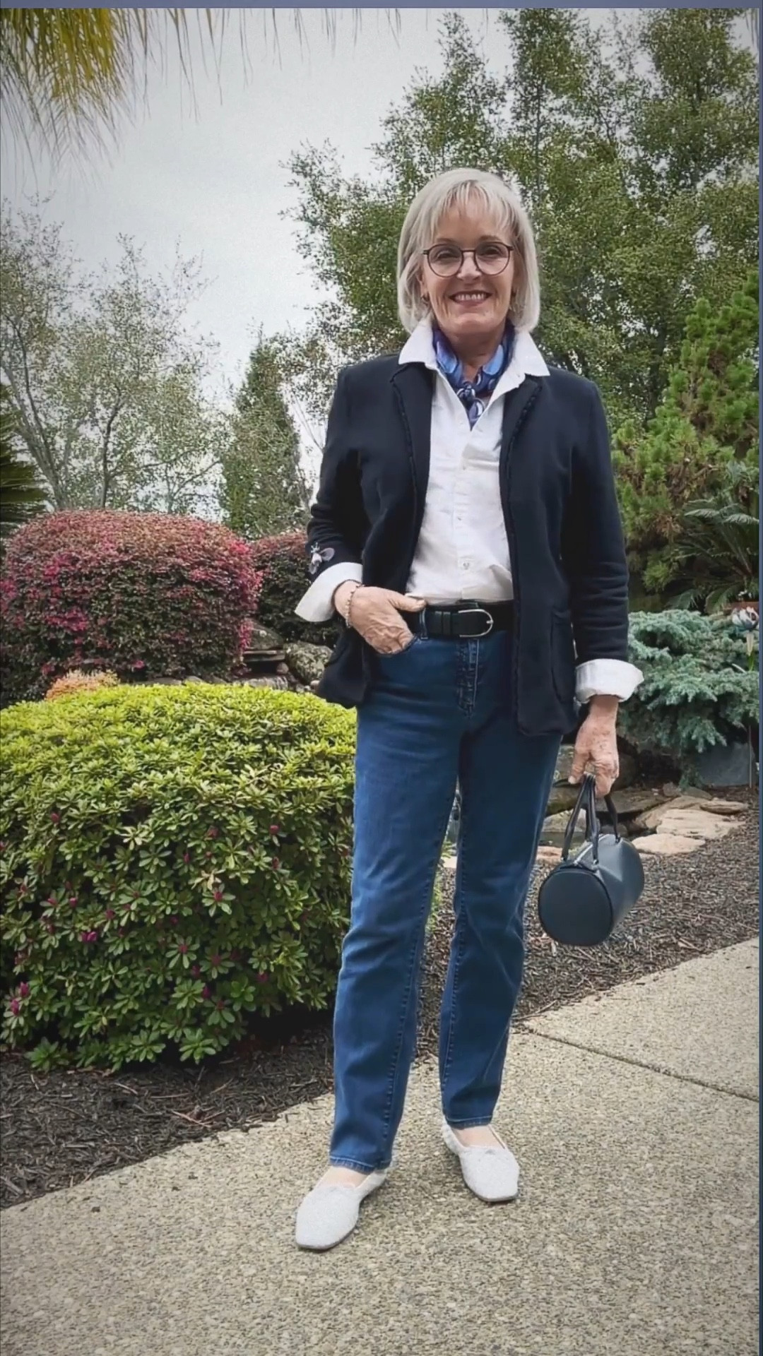 Brooches are back in a big way and I’m here for them. 
Mine didn’t fit on my lapel today so I pinned it on my sleeve. 


#LTKStyleTip #LTKOver40 #LTKShoeCrush