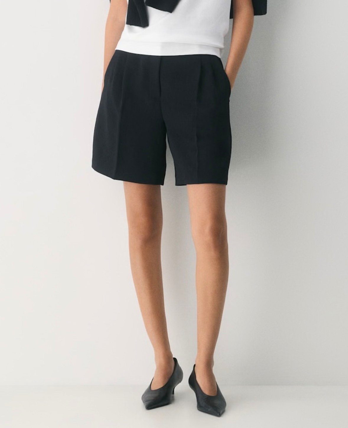 Aritzia trouser shorts!! 

#LTKootd