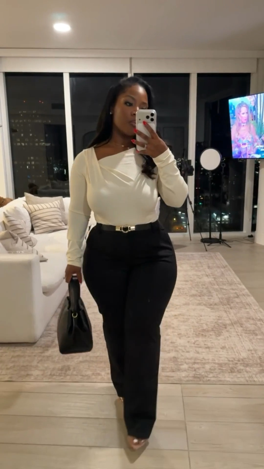 Cute night time look that’s super simple but also looks elevated with the detailing on the neckline, paired with cute accessories I found on Amazon 🤍

Top: Size L
Pants: 16 Regular 

Date night outfits, work outfit, amazon finds, amazon fashion, curvy girl outfits, work pants, work bag, clear heels, amazon accessories, Emmy Petit 

#LTKWorkwear #LTKPetite #LTKMidsize