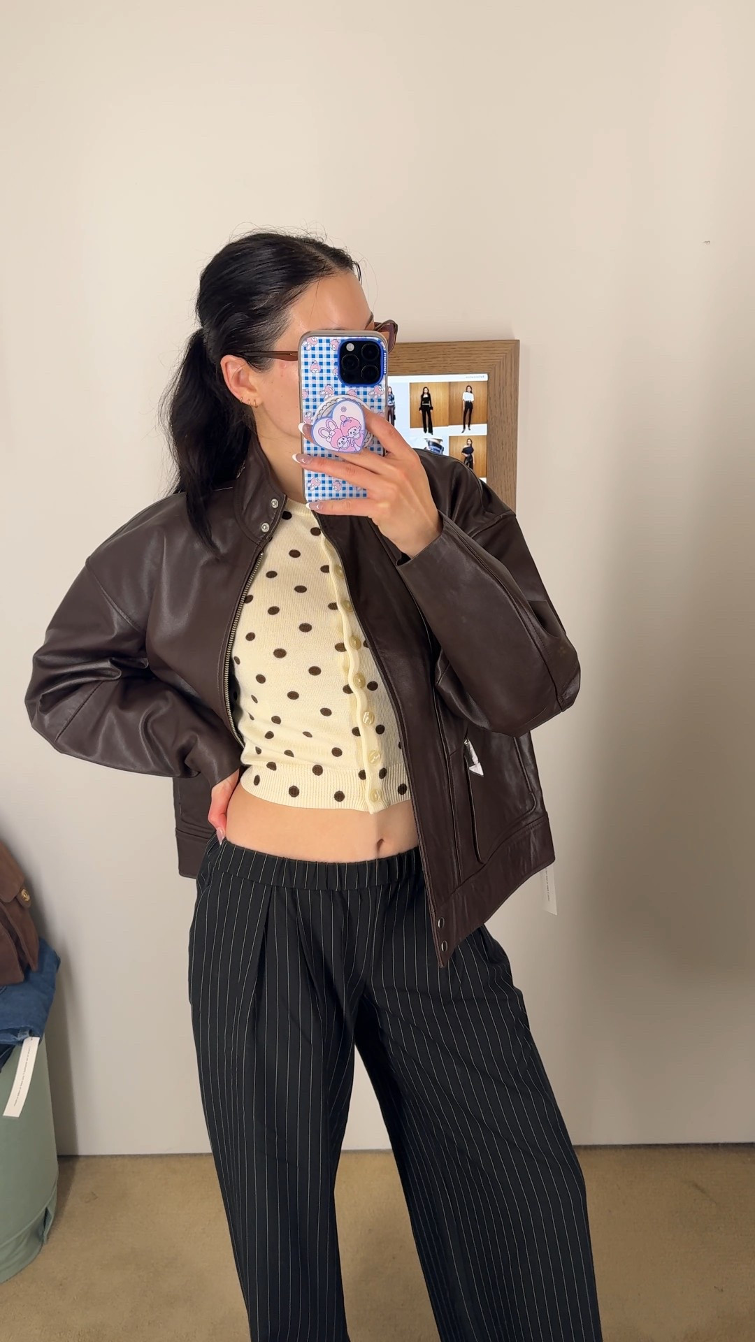 In a #pinstripe mood at #Reformation

#polkadot #cardigan #leatherbomber #trends 