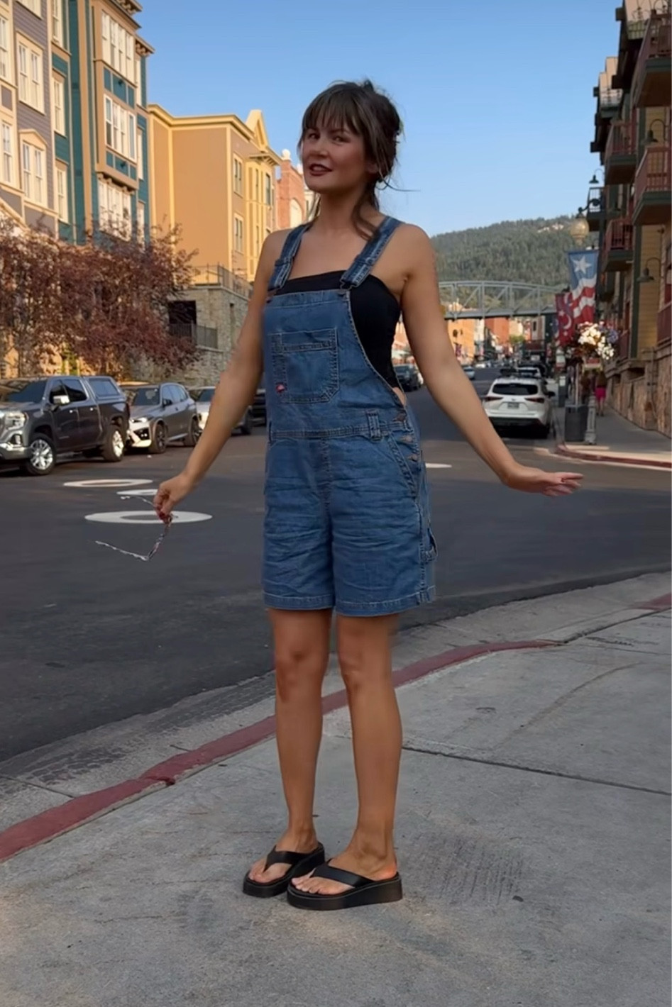 Sunglasses are old LELLO