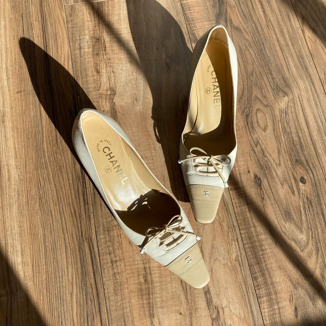 Chanel 2003 Lace-up Bow Beige / White Pointed Toe Pumps | Etsy (Global)