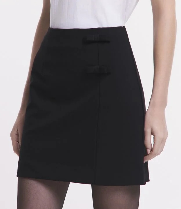 Saia em Ponto Roma com Lacinhos na Lateral e Fechamento em Zíper Preto | Renner (BR)