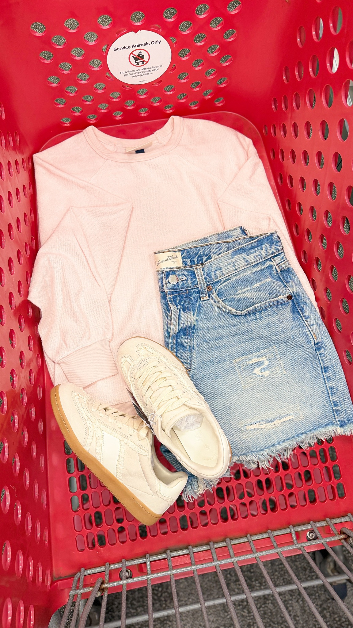 Comfy fall outfit for those that live in warmer climates like me!