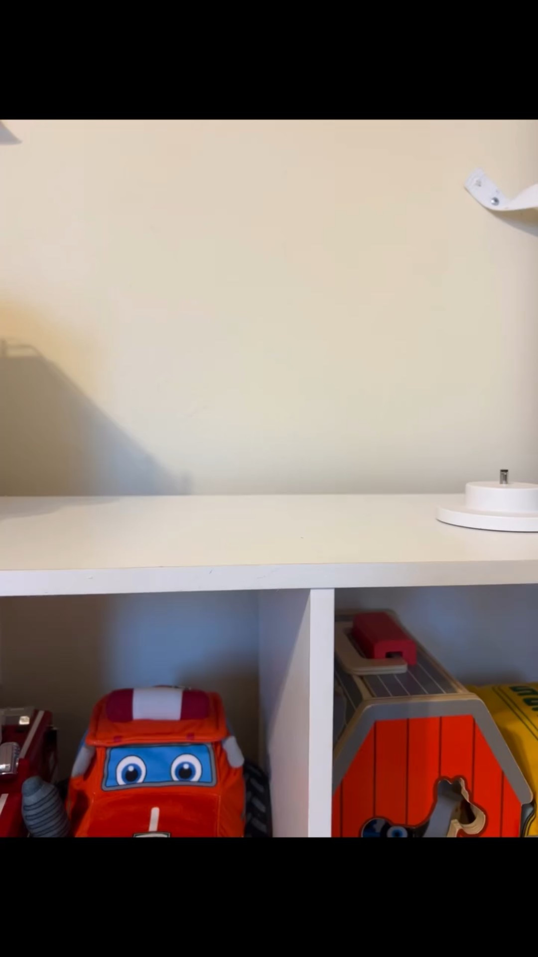 toy organization ✨for now✨

loving this tonie bus + it doubles as a toy!

#momhack #toddlerorganization #playroomorganization #toddlerhacks @tonies.us