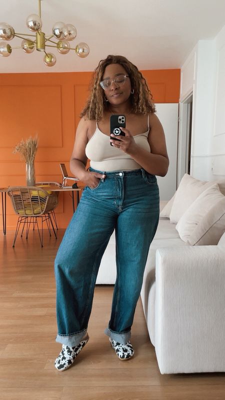 Home office outfit combining denim jeans and Birkenstock 🤓 

Casual outfit - Home Office style - Denim jeans - French Midsize - Black Girl

#LTKeurope