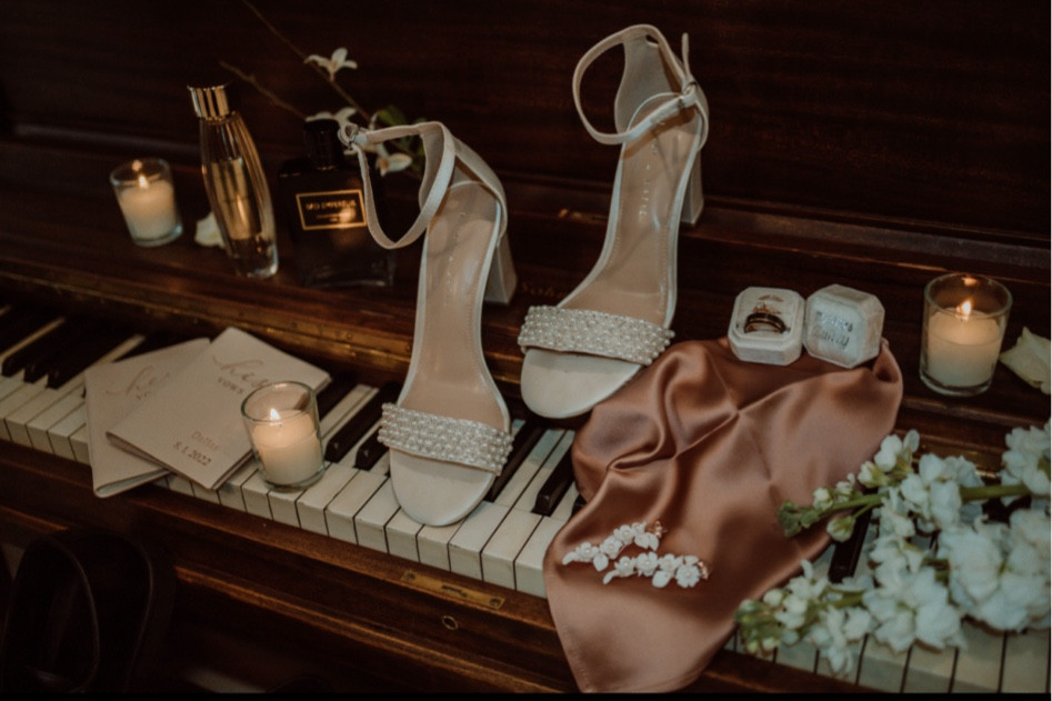 Wedding Flat-lay

White Pearl Bridal Heels
Pearl Drop Earrings
Custom Leather Vow Books
Custom 3-Slot Ring Box
Bridal Perfume

#LTKwedding #LTKshoecrush #LTKSeasonal