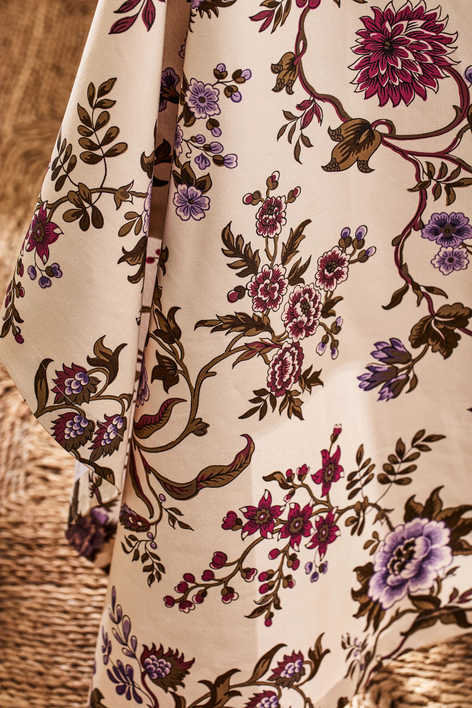 Chantilly Vine Tablecloth | Tuckernuck (US)