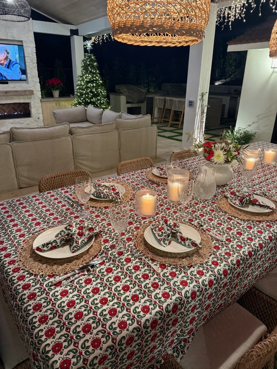 my DMs exploded over this tablecloth! love this holiday table decoration ❣️

#LTKHome #LTKHoliday #LTKSeasonal