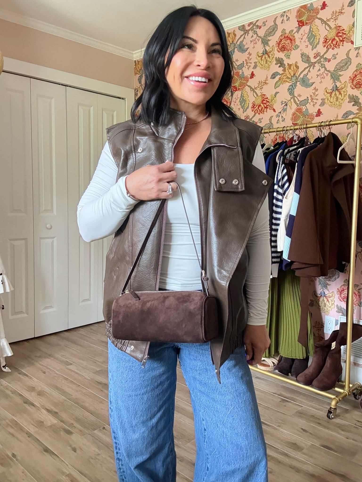 #fauxleather #vest #ootd #falloutfit

#LTKootd #LTKgrwm #LTKOver40