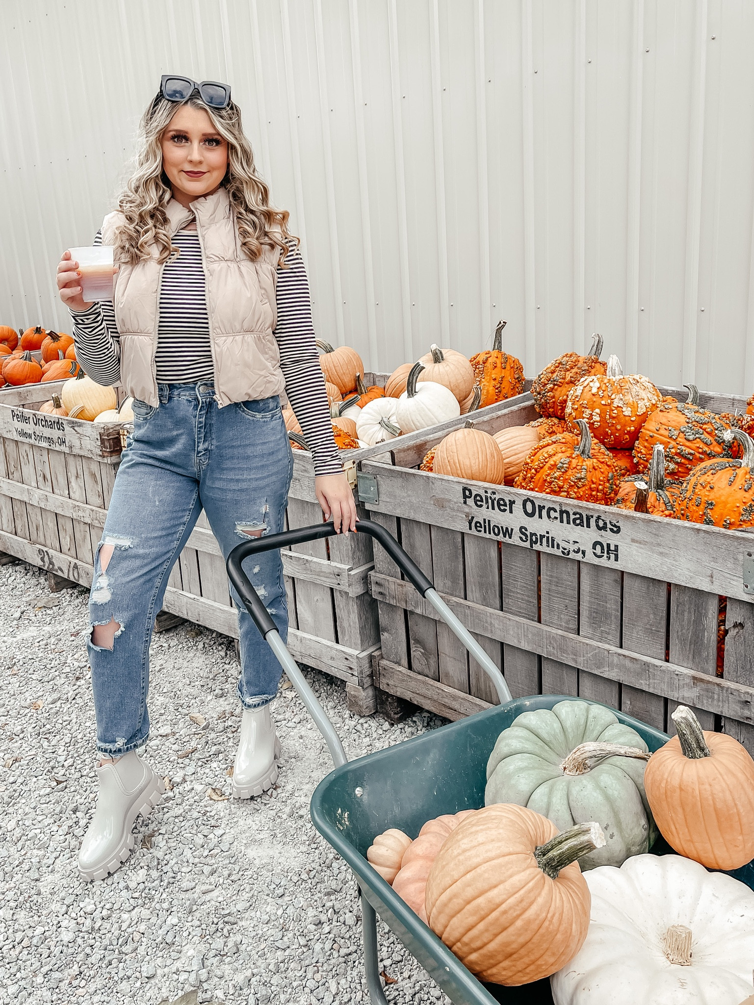Pumpkin patch OOTD 🍁
 

H&M
Puffer vest
 Cropped vest
Tan vest 
Fall
Pumpkin patch 
Vest h and m 
H&M

#LTKSeasonal #LTKstyletip #LTKshoecrush