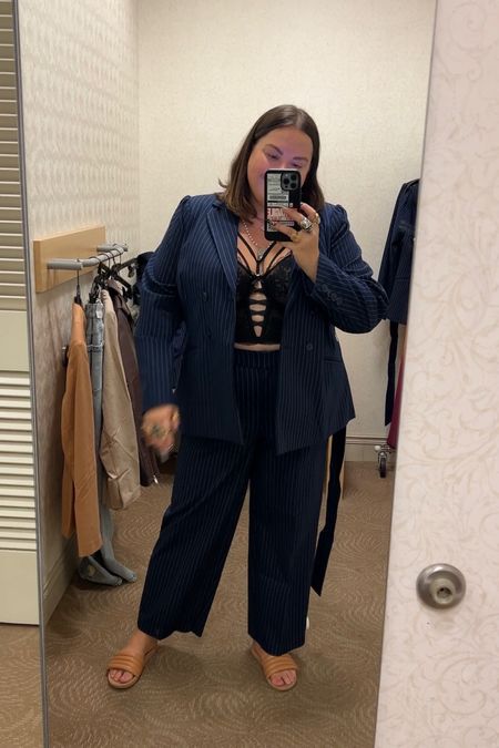 From my Mall of America Lane Bryant Try-On 

Love a suit set- so paired it with this cute corset bra they had 

Suit jacket: 14 
Pants: 16 
bra: take your normal size 

#LTKcurves