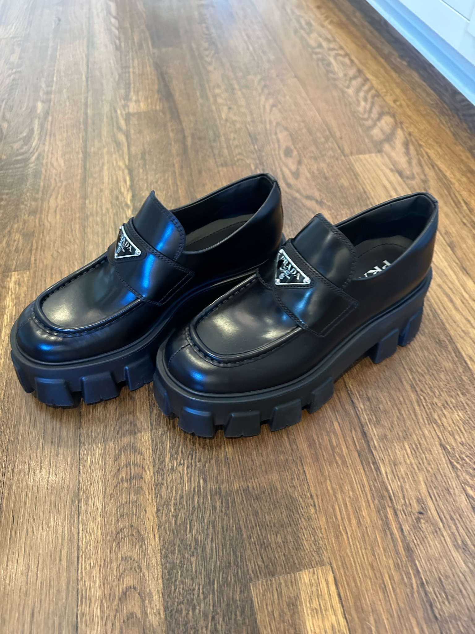 My go-to loafers

Prada loafers, staple loafers, workwear loafers, luxury footwear, luxury loafers, neutral footwear, neutral loafers

#LTKworkwear #LTKstyletip #LTKshoecrush