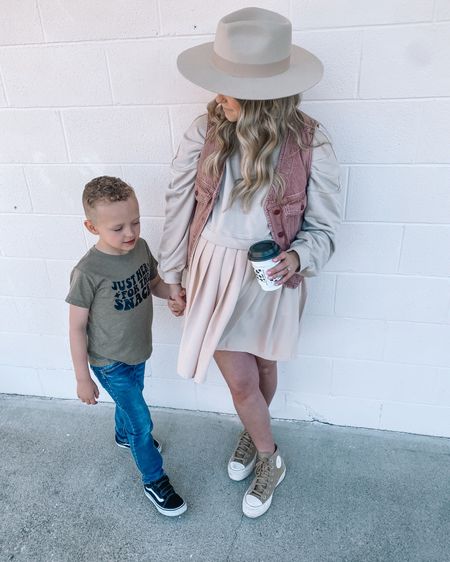 Fam #ootd 🤍 

Stared at my closet for 10 minutes today trying to figure out what to wear 🤣 barley anything fits these days! 



#LTKbump #LTKfindsunder50 #LTKfamily