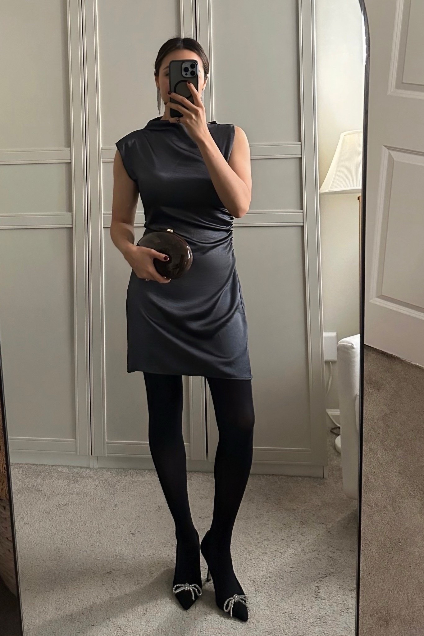 Holiday dress - runs a bit small, wearing size 4 but could have sized up 


#LTKootd #LTKHoliday