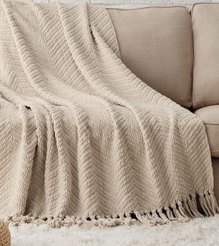Amazon find 
Throw blanket for warm cozy home 

#LTKFind #LTKfamily #LTKhome