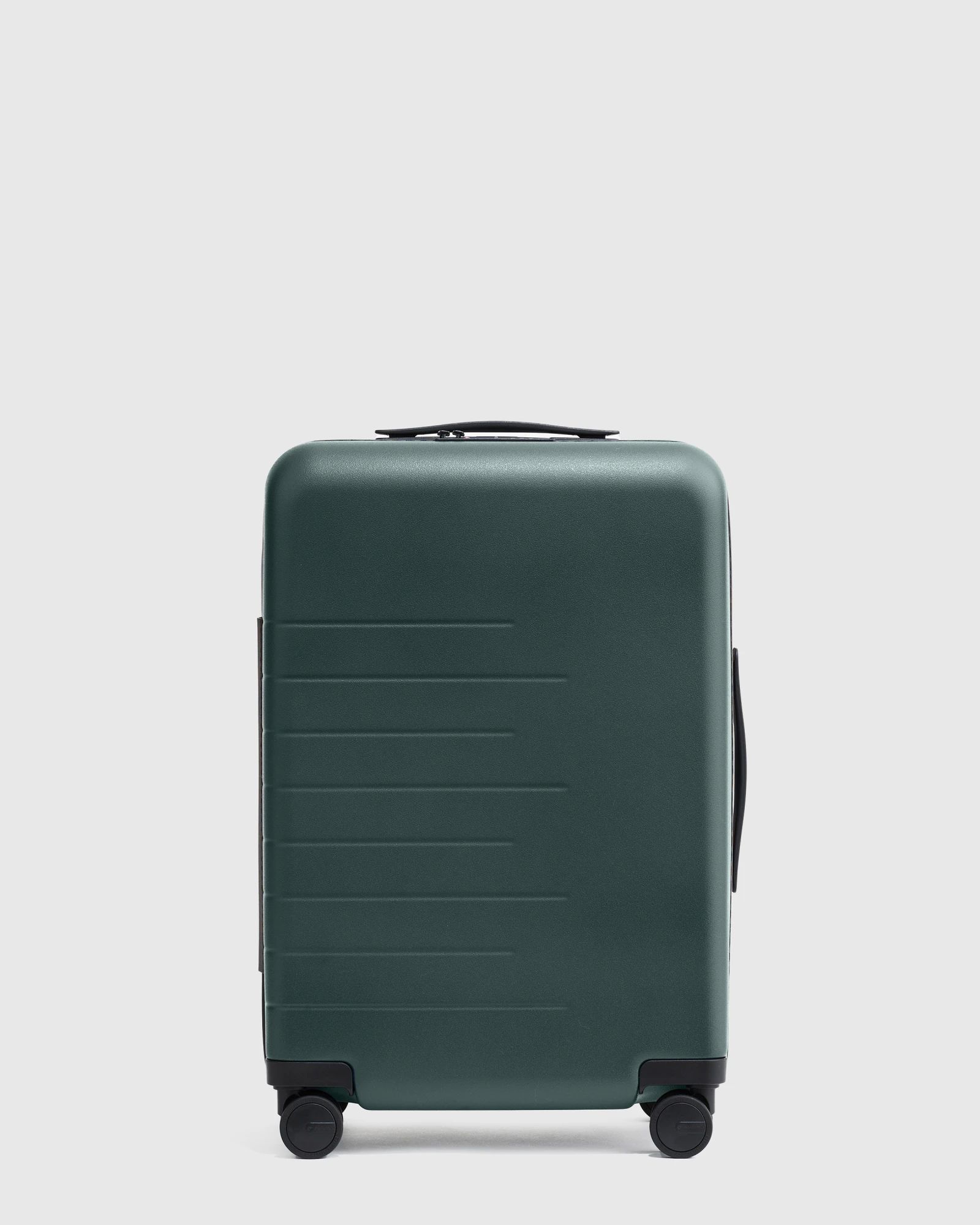 Carry-On Hard Shell Suitcase - 21" | Quince