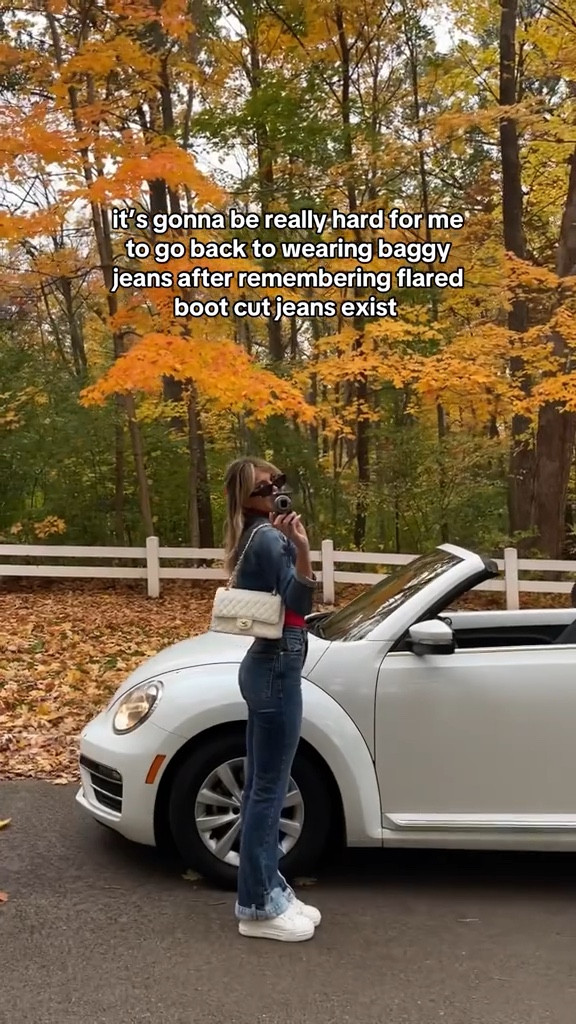 A flared jeans kinda fall 😍😍 

Fall outfit / trendy fashion / flared jeans / fall fashion 

#LTKSeasonal #LTKStyleTip