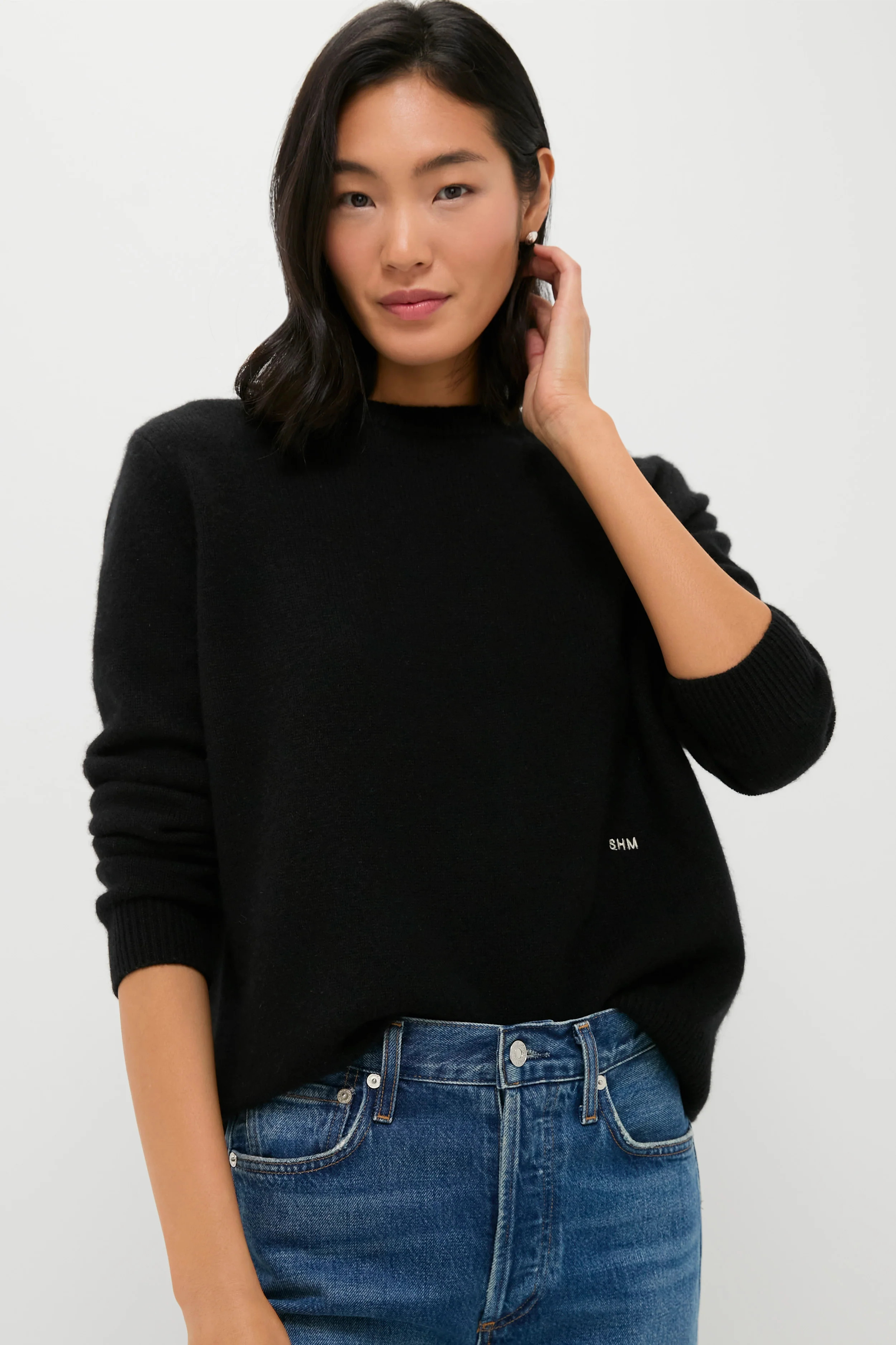 Black Cashmere Boyfriend Bodie Crewneck | Tuckernuck (US)