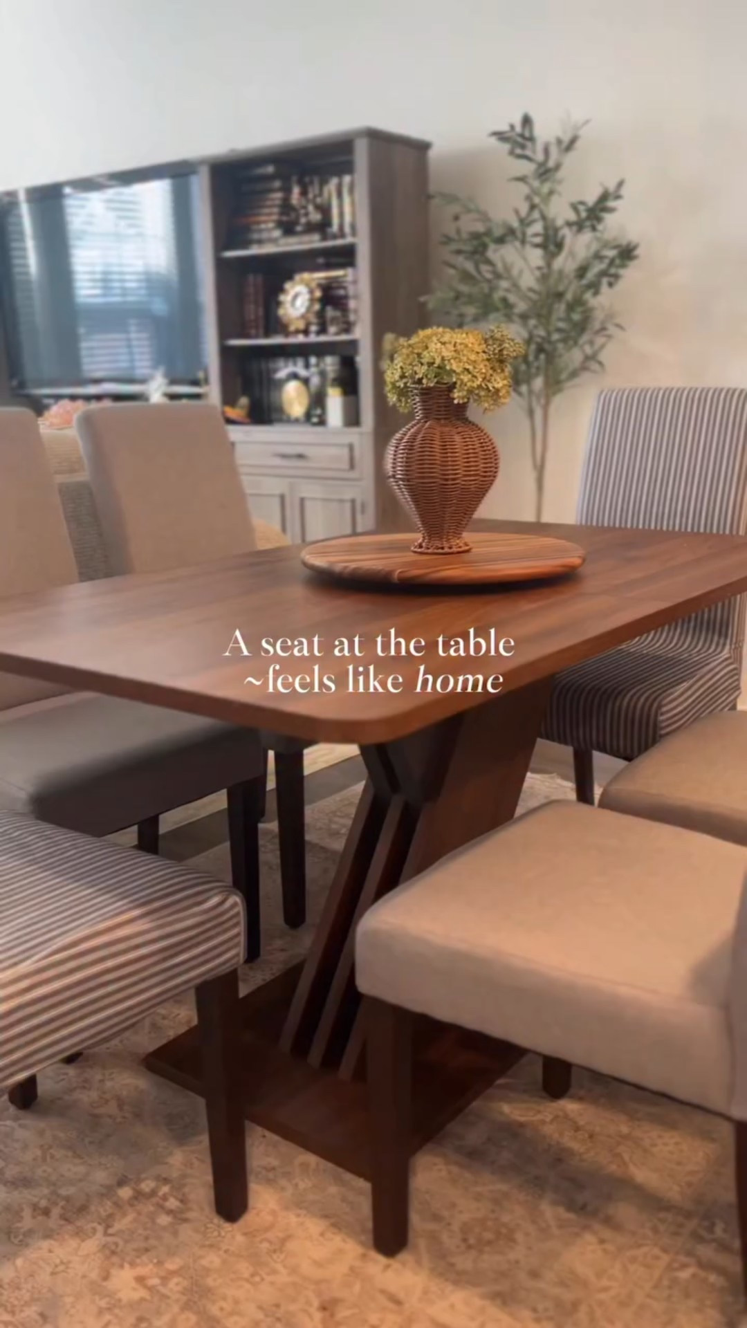 Finding the perfect chairs on @amazonhome can be tricky. I wanted comfort, elegance, and that organic look ✨
And as a mom, durability is non-negotiable. These come with removable covers, so I can switch up the look and not stress about stains. Sweet, simple, and family-proof. 

Comment CHAIR and I will send the link to your dm.
#homedecor #momshack #amazonfinds #amazondeals #ltkhome