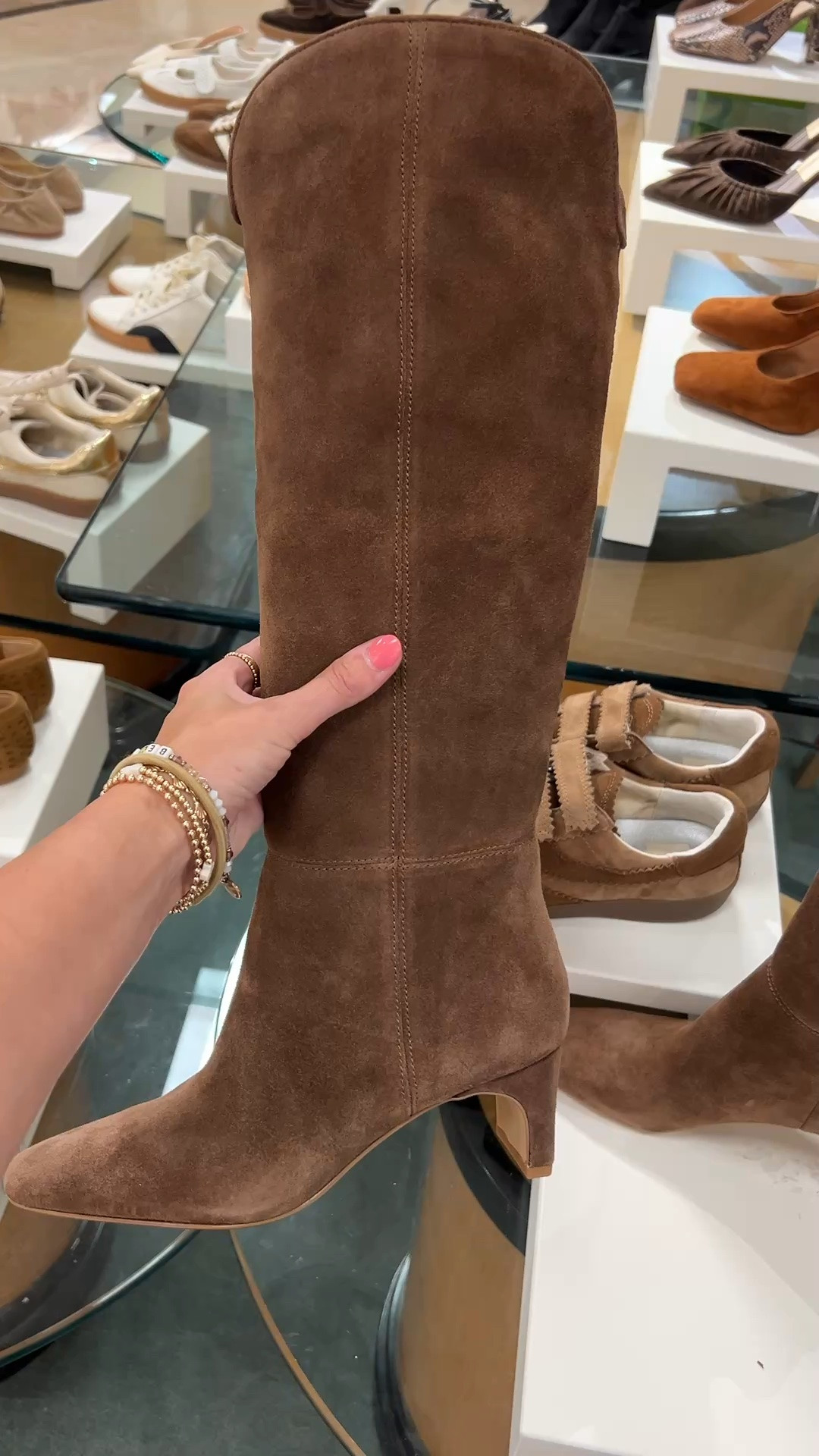 // suede boots for fall // cute suede boots // fall shoes //