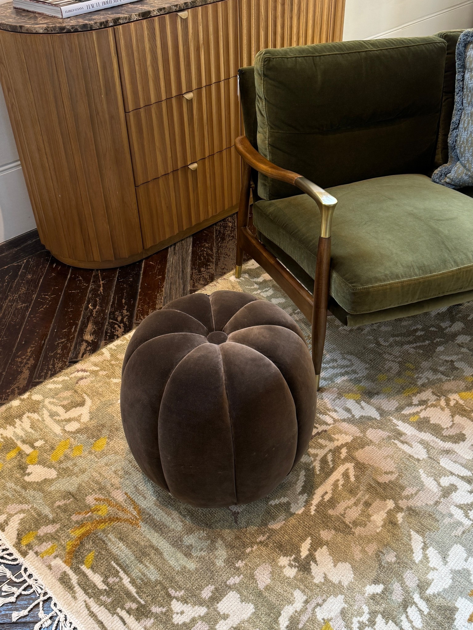 For extra seating when hosting, love this tonal fabric for a living room 

#LTKgiftguide #LTKhome #LTKuk