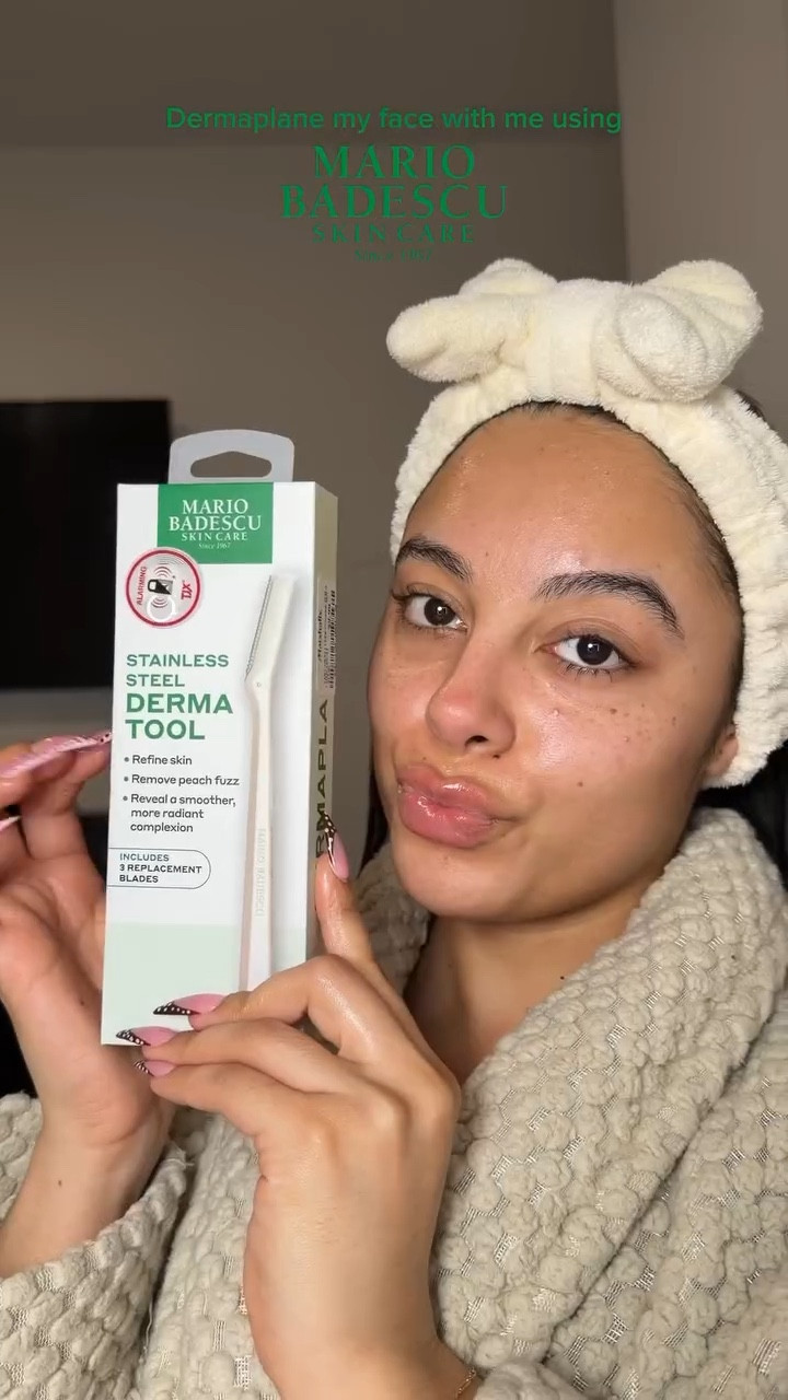 Smooth like a babies bottom 🤍 

Using a dermaplaning tool from @mariobadescu 

#mariobadescu #dermaplane #skinscare