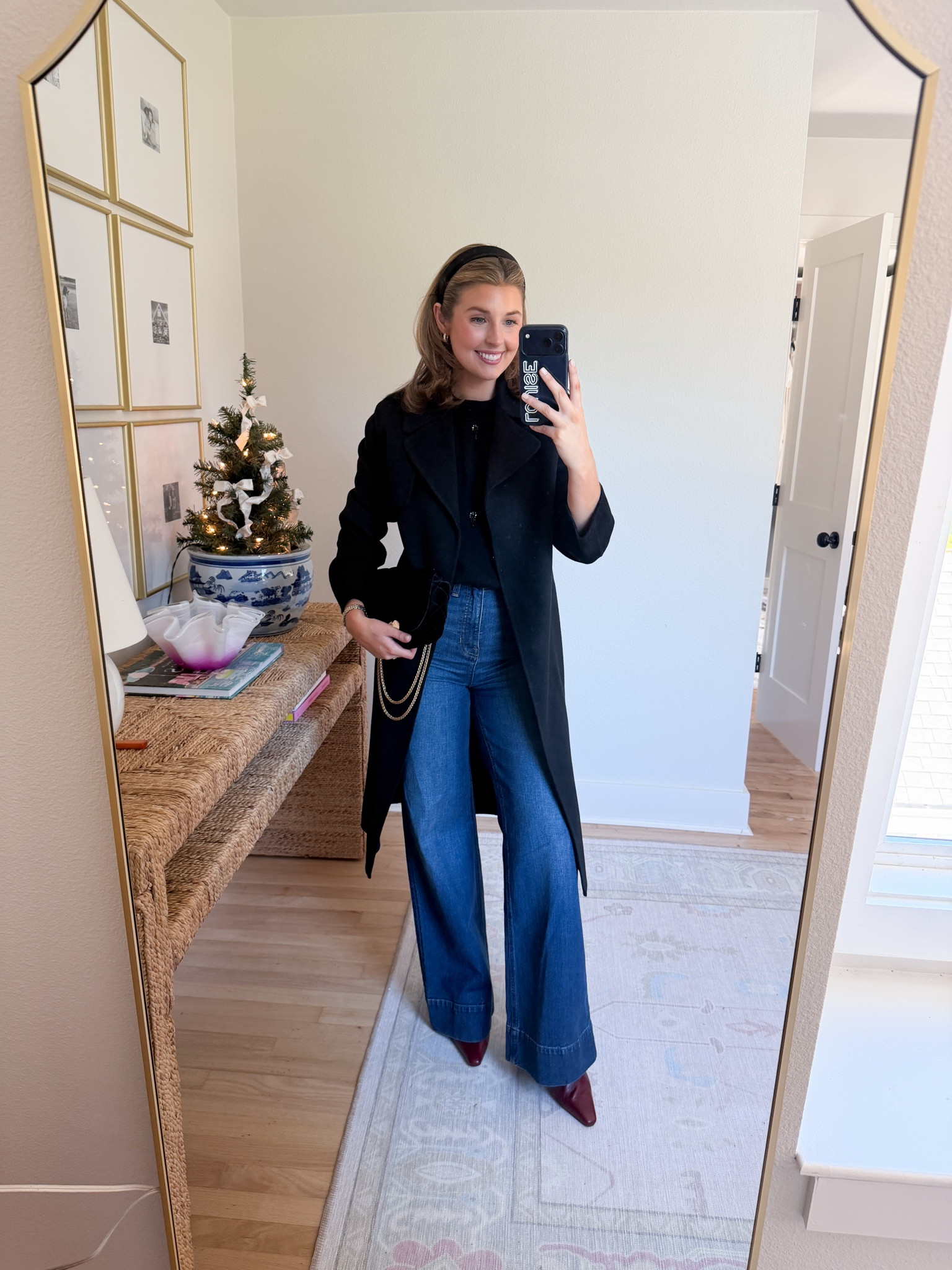 Classic winter outfit idea! Wearing an XS in top and 25 in jeans 