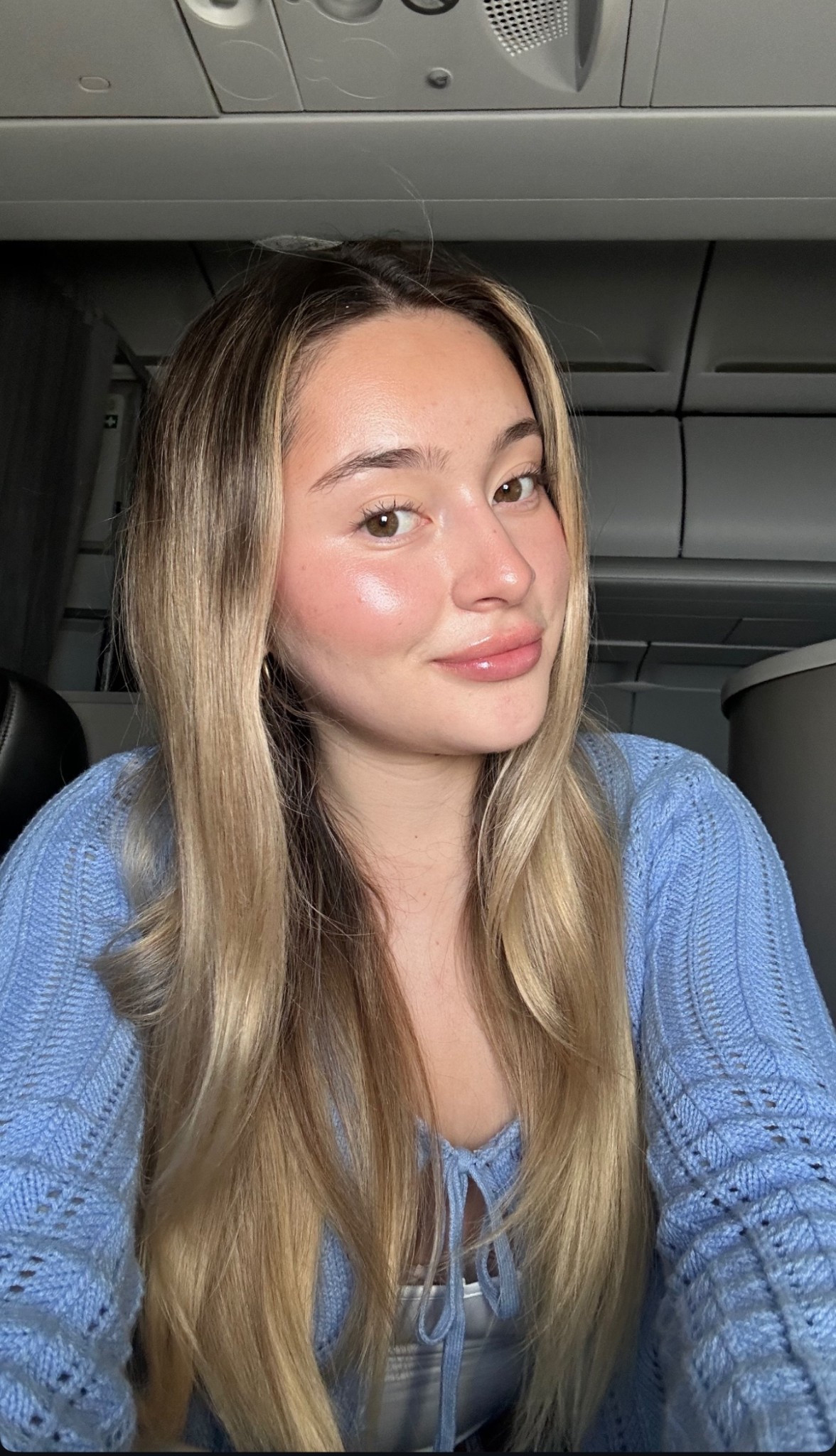 Flying SOLO to New York fit! ✈️ hollister ALWAYS has the cutest clothes 💕

#LTKStyleTip #LTKSeasonal #LTKBeauty