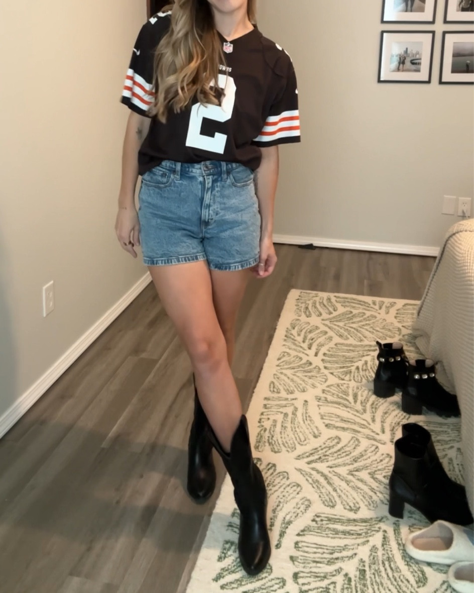Game Day Outfit Inspo!

This is an XL youth jersey. For oversized I buy S/M in men’s! 

College football, college game day, football game outfit inspo, NFL game, NFL apparel, game day outfit, tailgate outfit, tailgate style, football fashion, game day looks, cowboy boot outfit, sporty chic

#LTKSeasonal #LTKfindsunder100 #LTKfindsunder50
