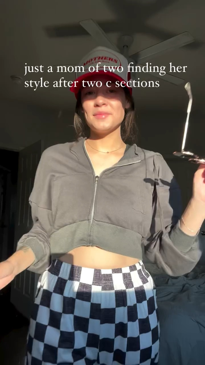 do you ever put an outfit and know you’re going to be wearing it on repeat! I am obsessed with this fit! I got the pants from a friend + the cropped jacket is from @shopellereigncollective and the hat is from @shopatgraeandco 
What’s your go to fit? 

I am all about everything checkered right now! Give me some baggy pants and a cropped tee or jacket and I am all in 🫶🏼🫶🏼 

#momstyle #momfit #motherhood #outfit #whatiamwesring #momfashion #checkered #ellereigncollective #shopsmall #momcrestor #fyp