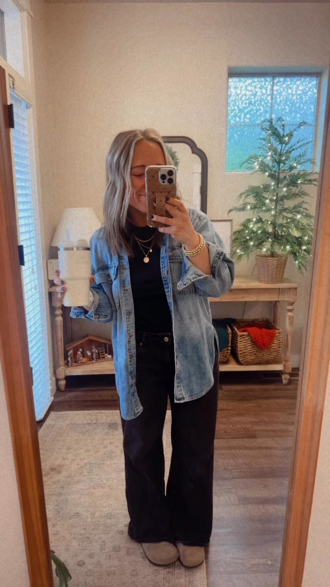 Spring outfit on repeat! 
Top: true to size
Jeans: TTS wearing a 6short. Go down if in between. 
Clogs: Went up 1/2 size 