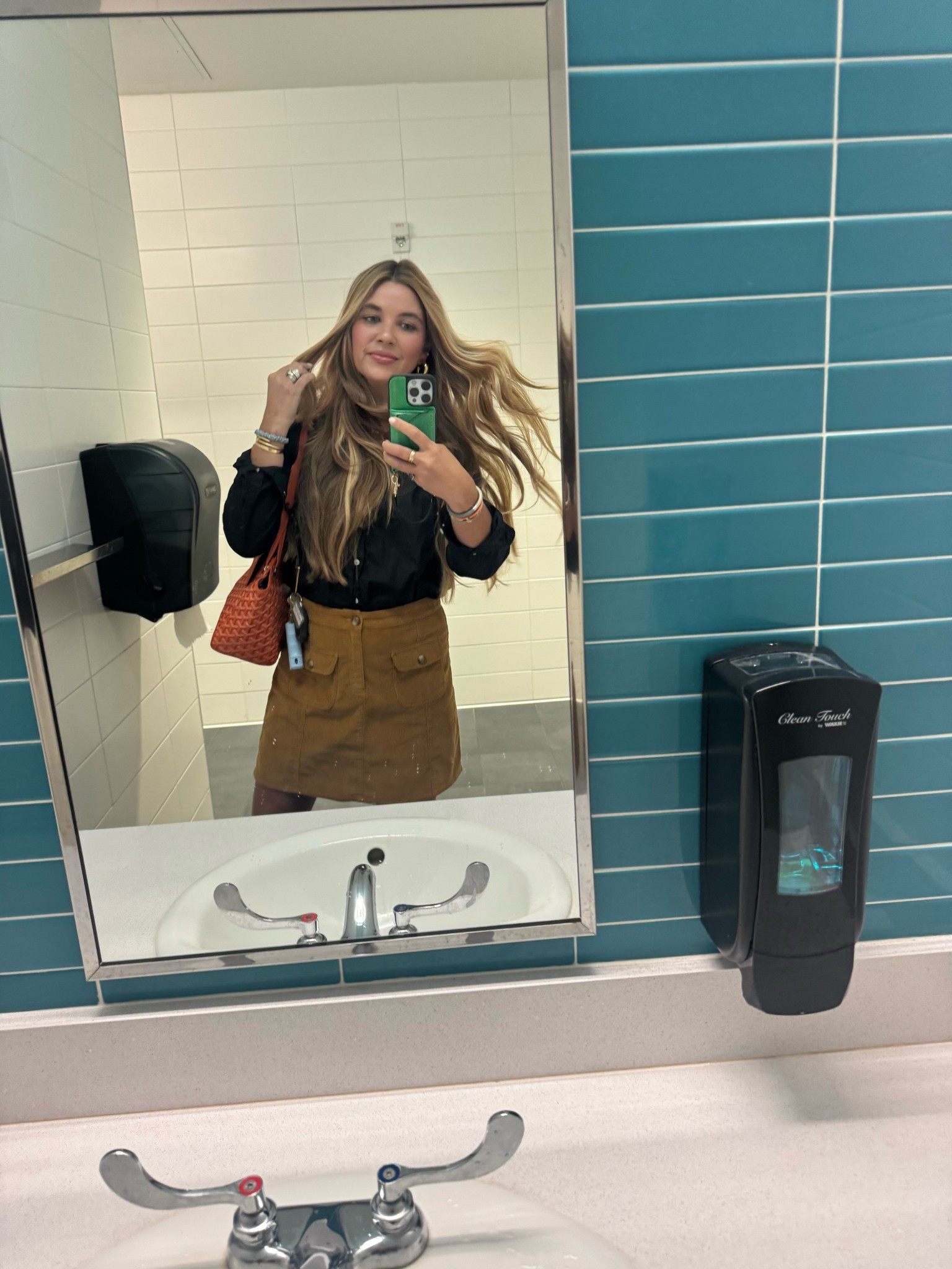 Liner: D&G brownie nude 
Lipstick: 503
Lip gloss: velvet 
IT Cosmetics Balm in medium tan warm 
Westman Atelier bronzing drops 3
Sarah creal sunshine blush 
Dior highlighter 
Académie Hair Sea Glass (use AH20 to save 20%)
T3 hot rollers
Shirt: medium 
Skirt: 6
Shoes: TTS

#LTKBeauty #LTKWorkwear #LTKootd