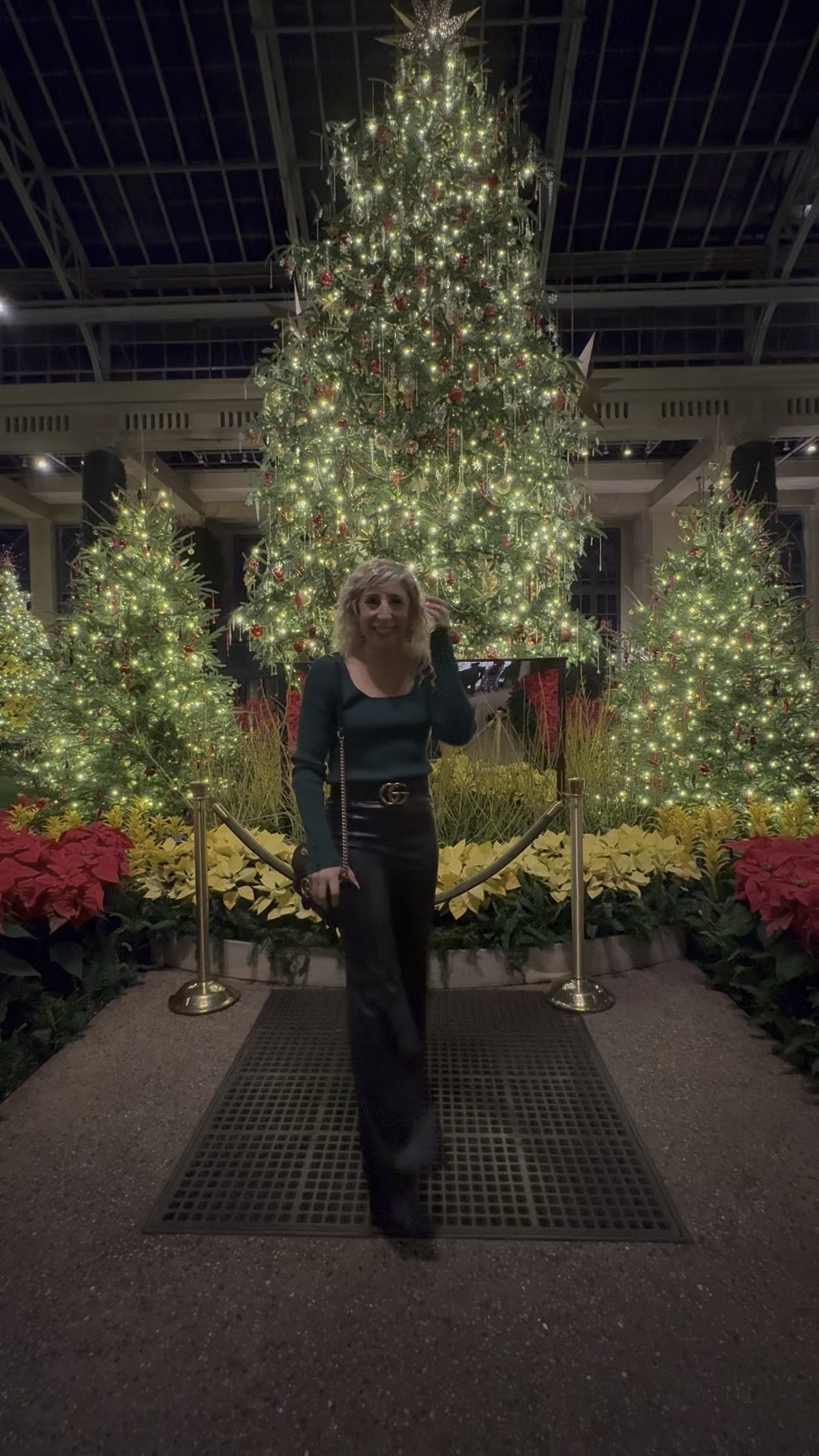 Holiday date night vibes ❤️💚 

#LTKHoliday #LTKStyleTip #LTKSeasonal