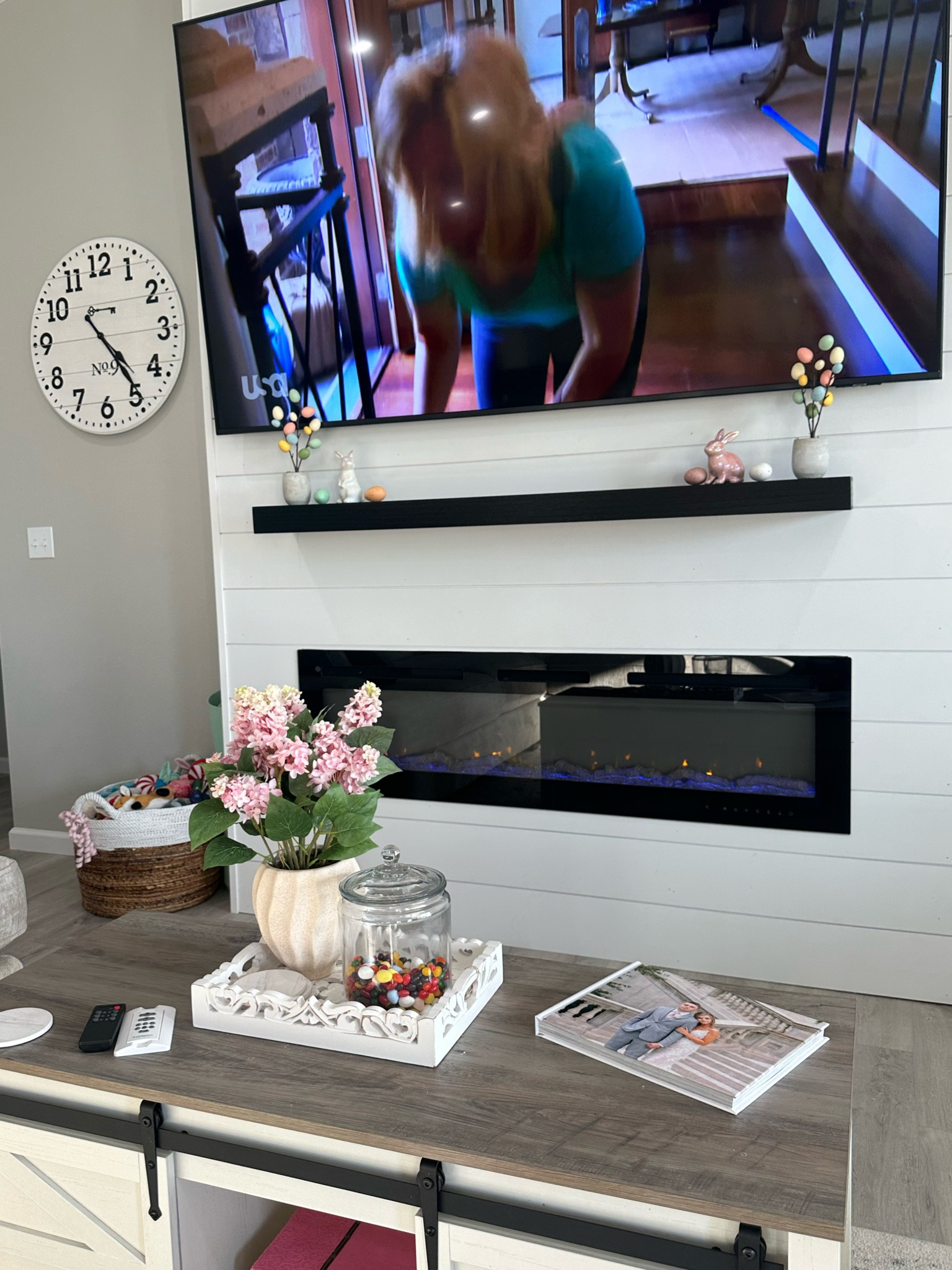 Easter decor for living room #easterdecor  #easter #easterdecorforlivingroom #springdecor 

#LTKStyleTip