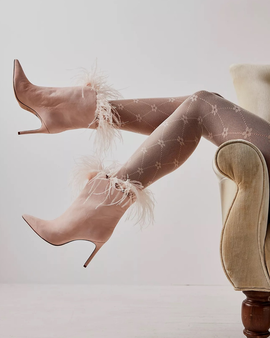 These suede feather boots just make me want to be a free People model! 

#LTKSeasonal #LTKshoecrush #LTKHoliday