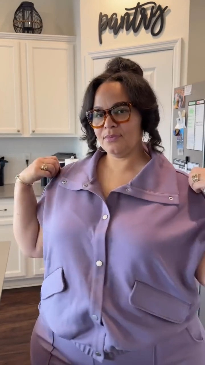 Ok spring colors and sets!! This is sold separate and comes in some really cute color ways!! Comment SET for the link! 

Wearing an XXL in the top and bottom 

Size for reference: 5’5 | 18 | XXL 

#springfashıon #twopieceset #curvyfashion #heycurvygirl