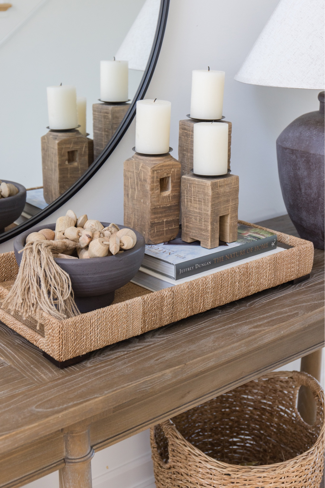 Console table styling

Home finds  home decor  home inspo  furniture finds  decor finds  decor inspo furniture Inspo home styling  hope tips favorite finds favorite furniture  favorites  neutral home  console table  table styling  ArchedManor 

#LTKFindsUnder100 #LTKHome