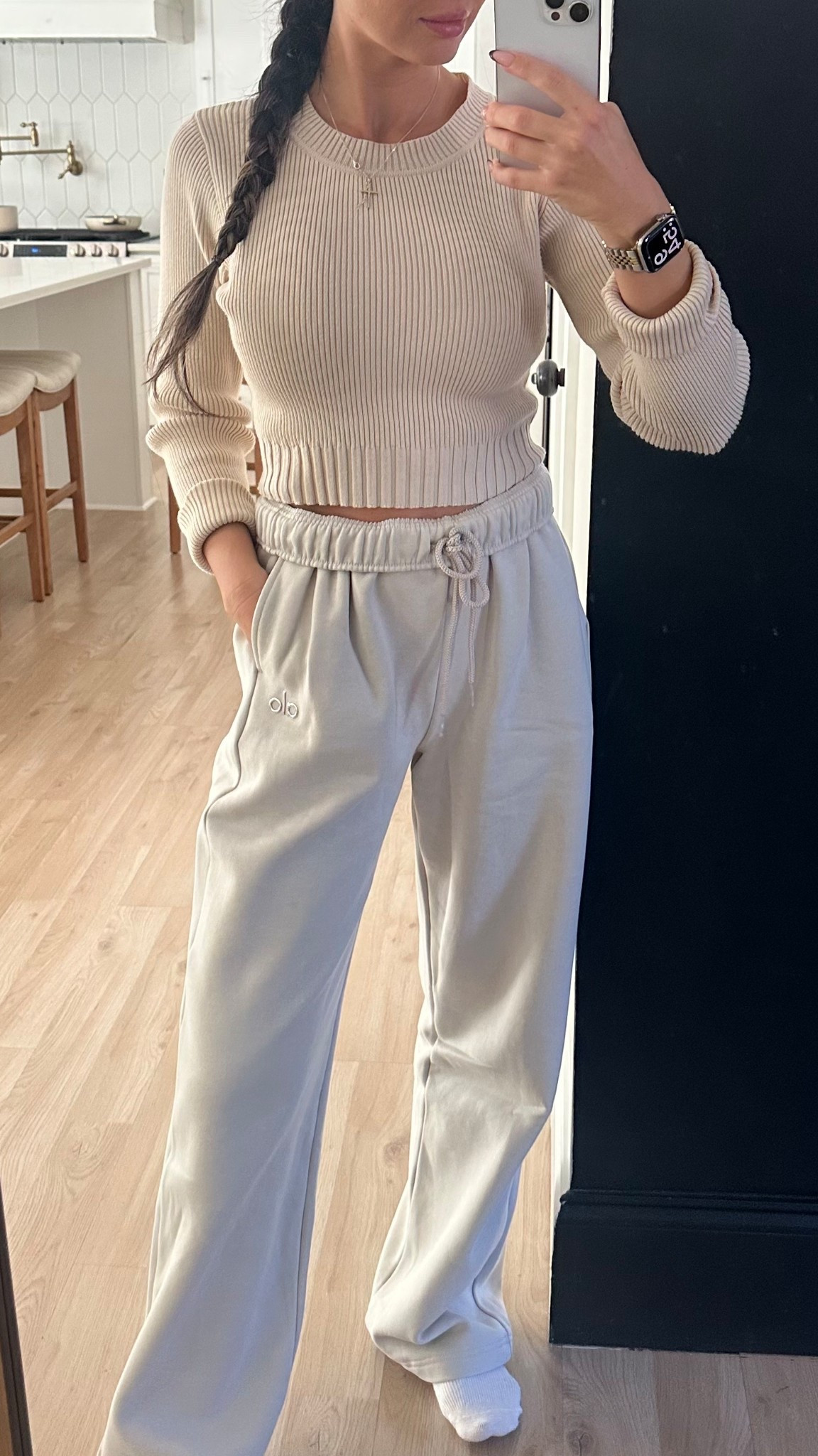 Alo sweats 
Wearing size XS 

#LTKActive #LTKStyleTip #LTKTravel