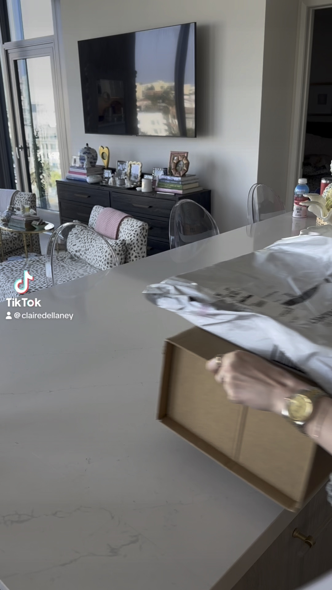 Crystal frame, Amazon finds, Amazon home, lucite home decor, grandmillennial decor

#LTKStyleTip #LTKHome #LTKFindsUnder100