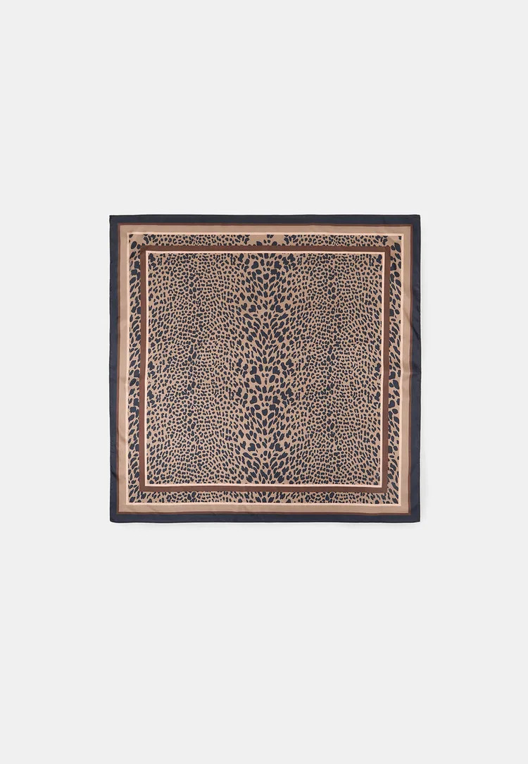 Leopard print scarf - Women's fashion | Stradivarius United Kingdom | Stradivarius (UK)