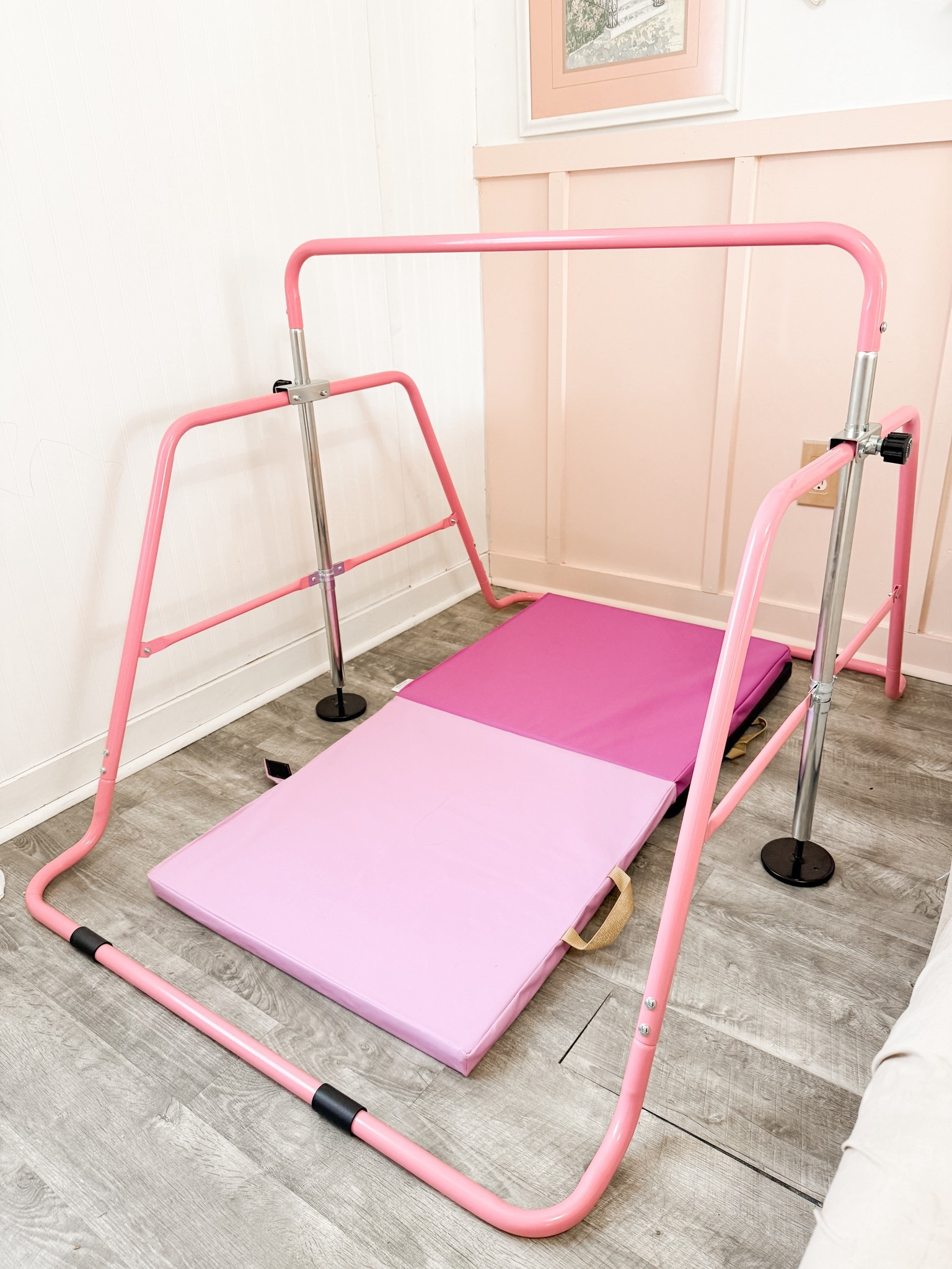 Gymnastics bar + mat 🤭 10/10 