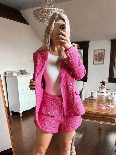 Pink Tweed blazer set, ALEXISPAIGE for 15% off
Small in jacket and medium in shorts, shorts run kinda big!


#LTKFind #LTKSeasonal