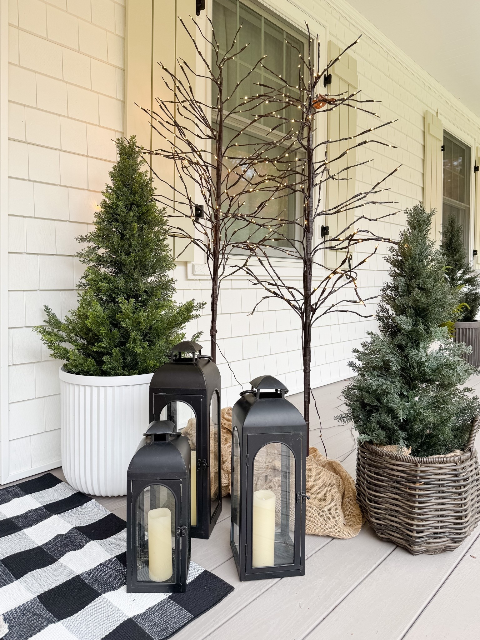 Christmas Front Porch Inspo

holiday front porch  seasonal decor  home decor  home finds  cozy front porch  Christmas wreath  twinkle trees  trending Christmas decor 

#LTKHome #LTKHoliday