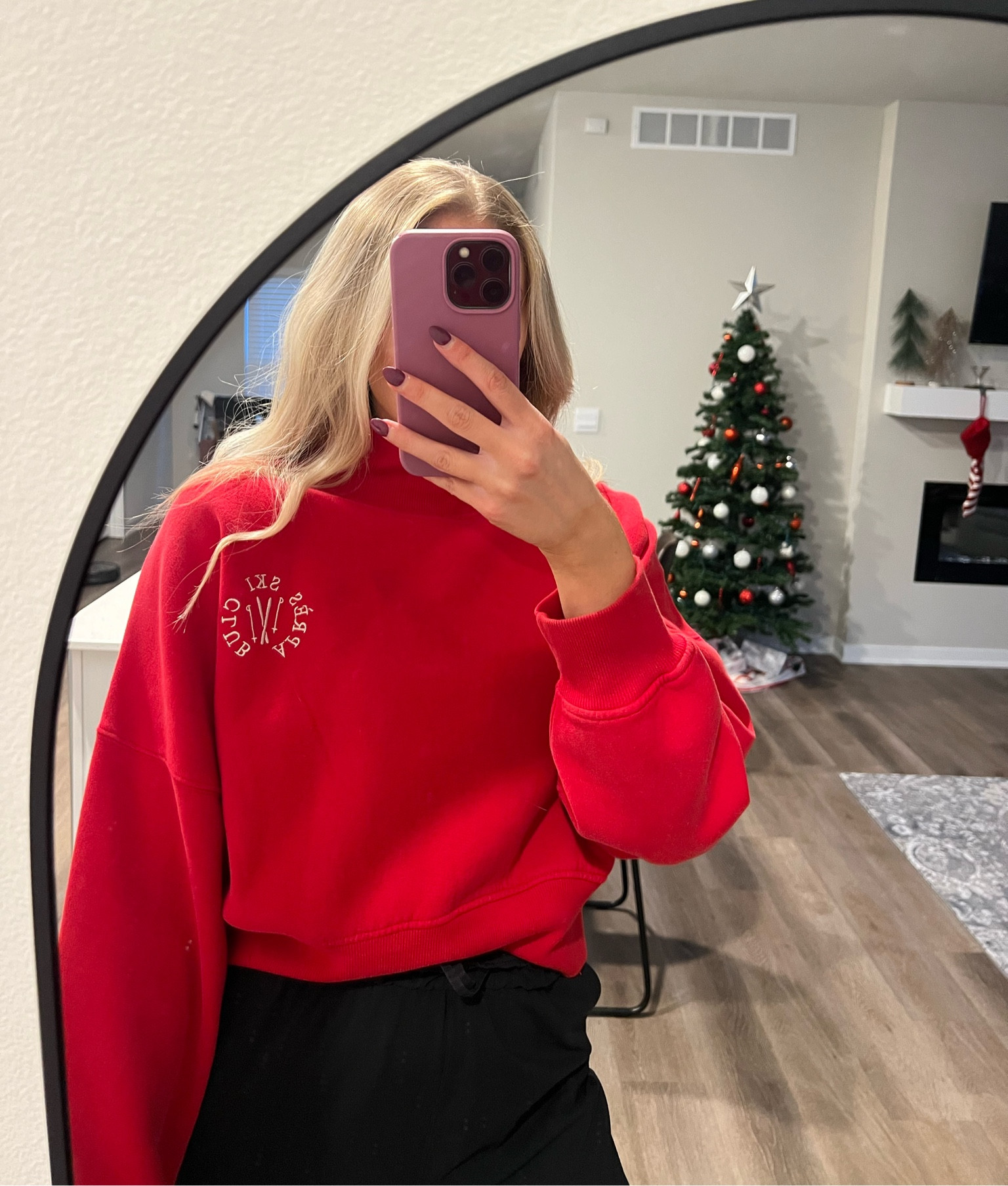 I love a bright red for Christmas & this sweatshirt is only $20!
🎄❤️🎀🎅🏻 

#target #christmas #casualoutfit 
#winteroutfit #winterfashion

#LTKFindsUnder50